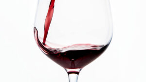 El secreto de la «cosecha nocturna» de Martín Berdugo: el tinto de 7 euros que recomiendan los expertos