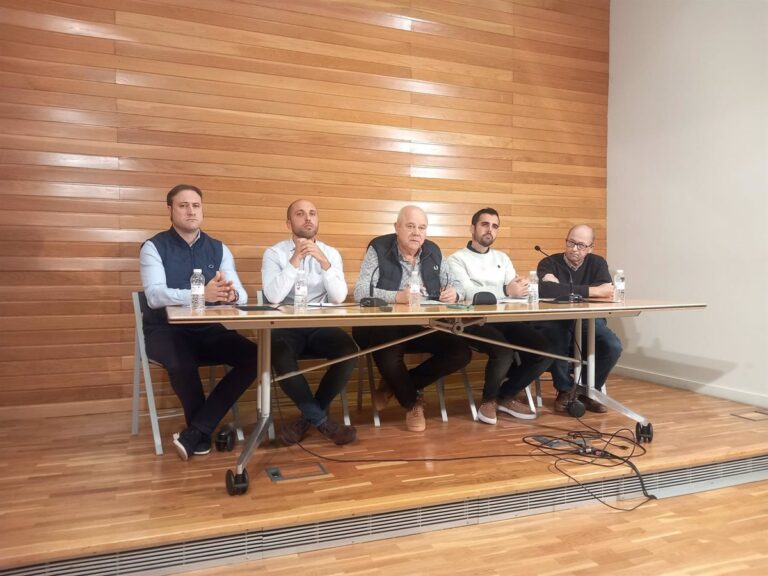 1730134805 Viticultores riojanos se movilizan por el arranque voluntario del sector
