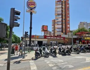 Burger King – Av. Rei Jaume I: El sabor irresistible en el corazón de Benidorm