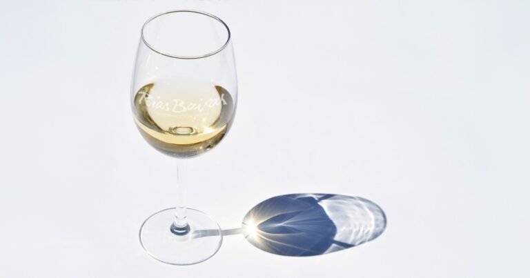 Aumenta la demanda de vinos blancos según estudio de consumo y producción mundial 59 Consumo de vino tinto cae 15 desde 2007 mientras blanco