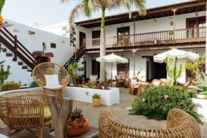 Descubre el encanto de cenar en Palacio Ico una experiencia