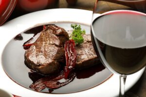 Descubriendo el arte de maridar vino y salsa para unir