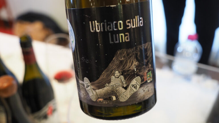 Sommelier de Los Angeles crea vinos con uvas de suelos volcánicos en Etna, Italia 23 Sommelier de Los Angeles crea vinos con uvas de suelos