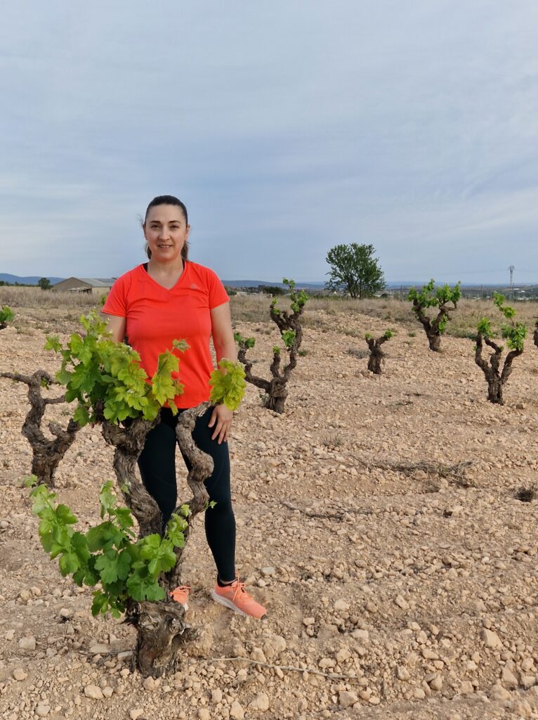 Ariana Nievas: de comunicadora a madre y agricultora a tiempo completo 1 Ariana Nievas de comunicadora a madre y agricultora a tiempo