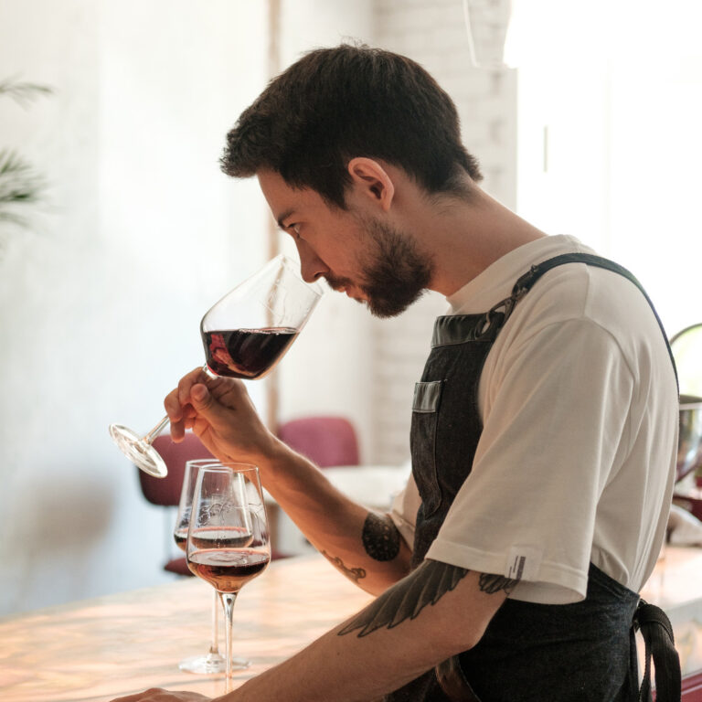 Beneficios de las catas verticales de vinos: entender su evolución y enriquecer el paladar 27 Beneficios de las catas verticales de vino enriquecimiento sensorial y