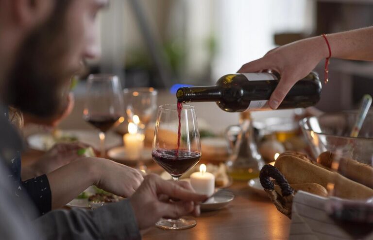 Conviertete en un sommelier en casa y sorprende a tus