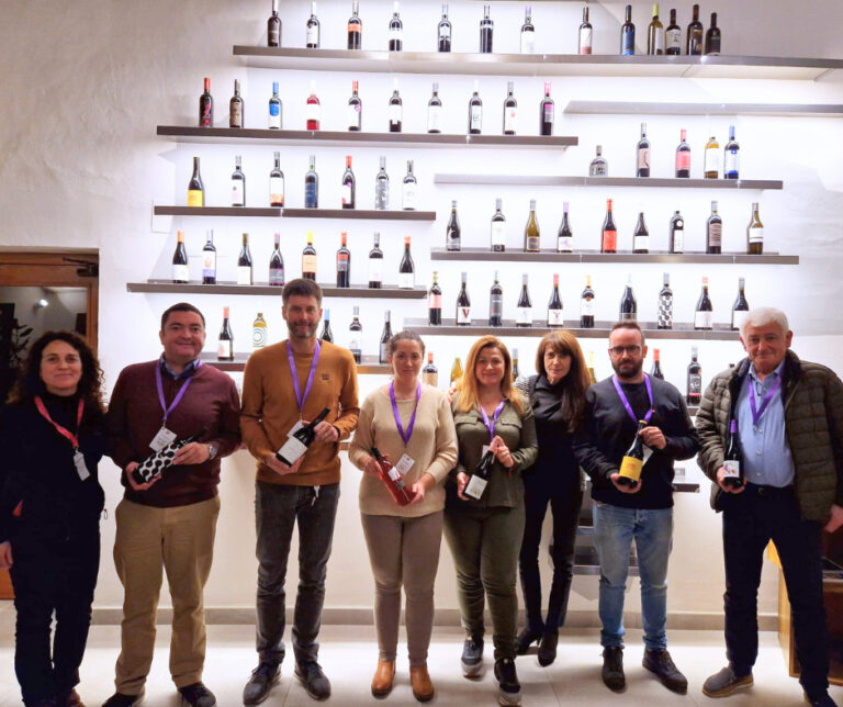 Restauradores locales en formación con la DO Utiel-Requena y 18 bodegas 28 DO Utiel Requena ofrece formacion vinicola a restauradores locales con profesionales