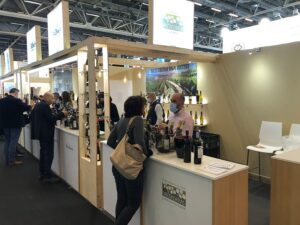 Valdeorras presenta en Vinexpo París 25 referencias de sus emblemáticos vinos 10 DO Valdeorras presenta sus vinos mas representativos en Vinexpo Paris