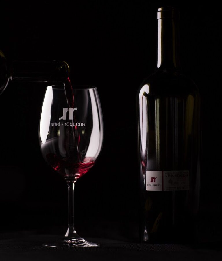 Utiel-Requena: Una experiencia culinaria inolvidable con la variedad de vinos locales 4 Descubre los maridajes de comida y vino que te ofrece