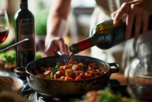El vino tinto en la cocina, ingrediente versátil que potencia tus platos 11 El vino tinto en la cocina ingrediente versatil que potencia