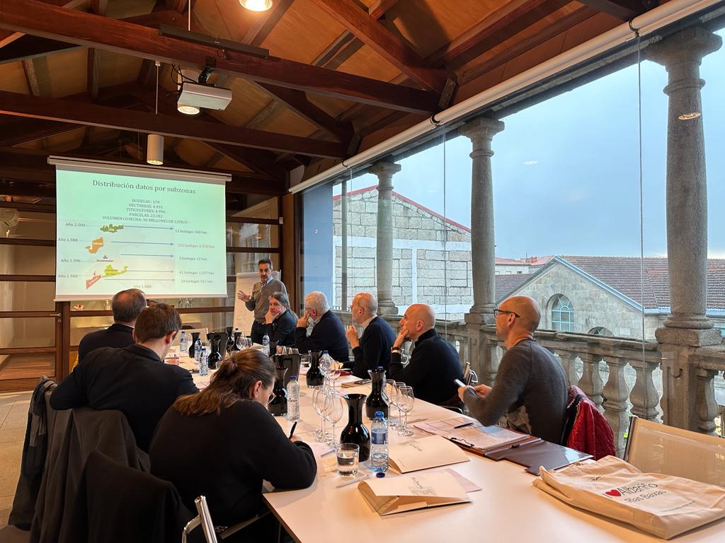 Importantes prescriptores de BENELUX exploran vinos de la Denominación de Origen Rías Baixas 1 Importantes sumilleres de Benelux visitan Rias Baixas para descubrir sus