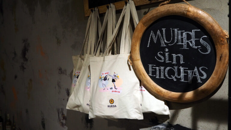 Mujeres emprendedoras de Valladolid crean su etiqueta de vino D.O. Rueda 43 Mujeres emprendedoras de Valladolid crean su etiqueta de vino DO