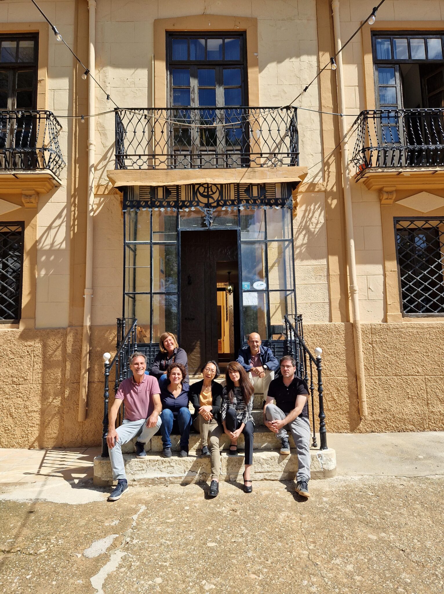 La periodista japonesa Yoshiko Akehi explora bodegas vitivinícolas de Utiel-Requena 1 Periodista japonesa experta en vinos Yoshiko Akehi explora vinedos Utiel Requena scaled