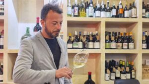Sumiller top de Alicante recomienda vino tinto en verano y
