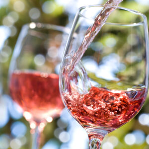 Trucos para conservar una botella abierta de vino rosado por más tiempo 7 Trucos para conservar una botella abierta de vino rosado durante