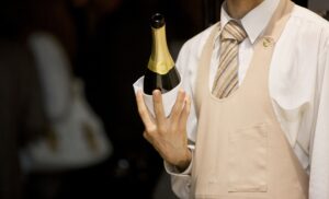¿Como convertirte en sommelier en Espana Requisitos responsabilidades y salarios