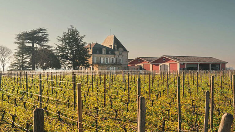 El historico Chateau l´Evangile propiedad del grupo Rothschild destaca en