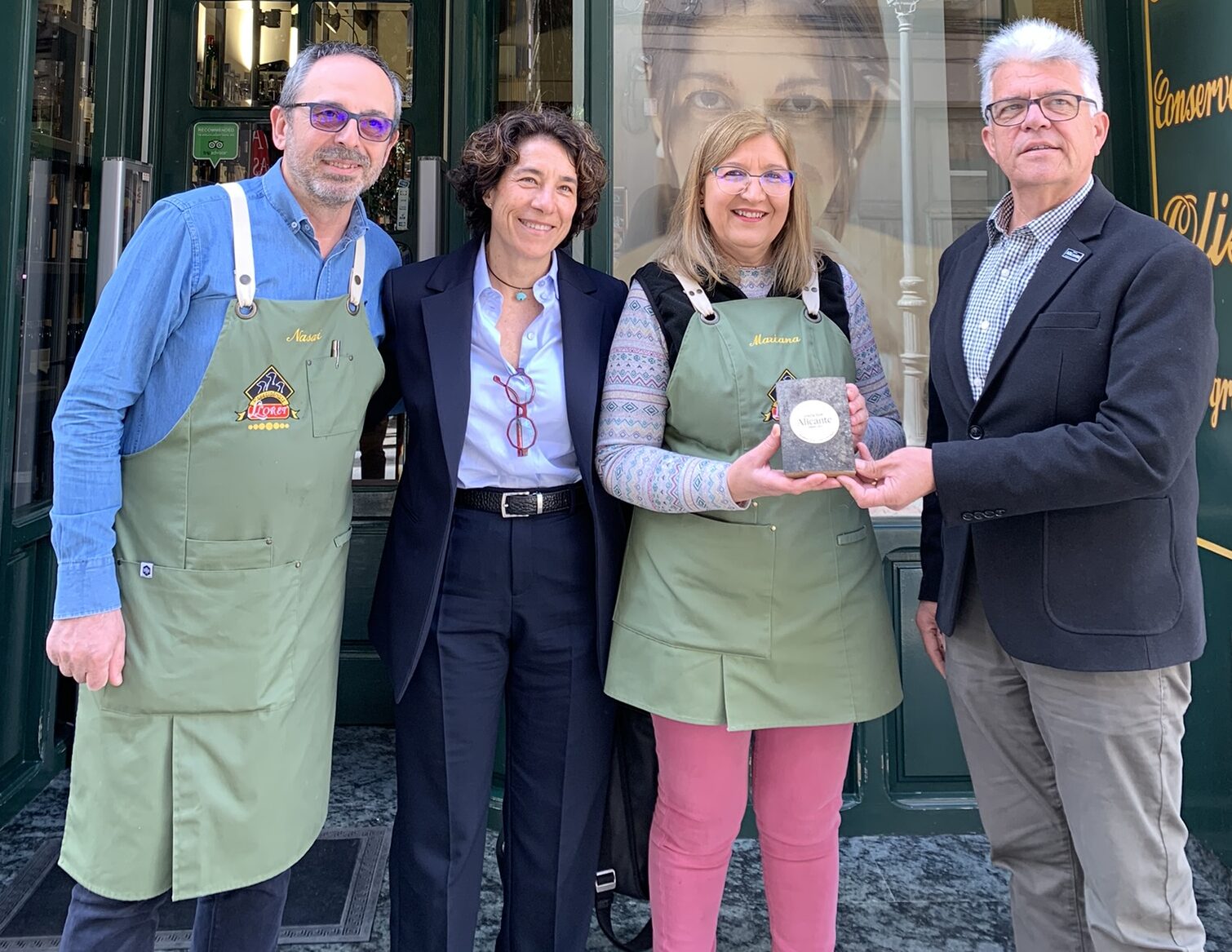 Tienda de vinos Especialitats Lloret recibe distinción del Consejo Regulador DOP Alicante 1 Exclusivas Lloret galardonada por el CRODP Alicante por promocion de