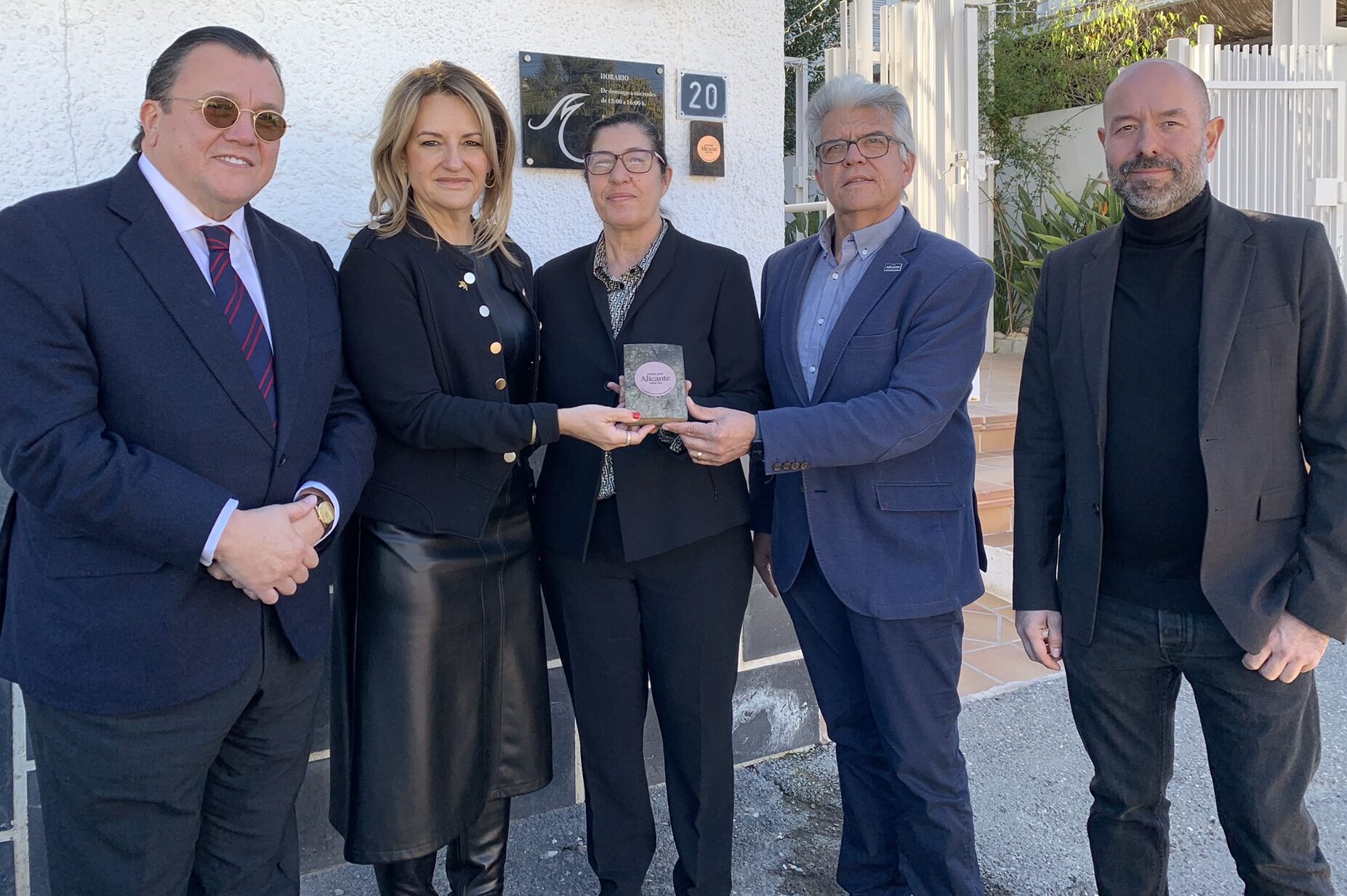Restaurante Maestral de Alicante recibe insignia especial por promover vinos DOP 1 Restaurante Maestral de Alicante recibe insignia especial por promover vinos