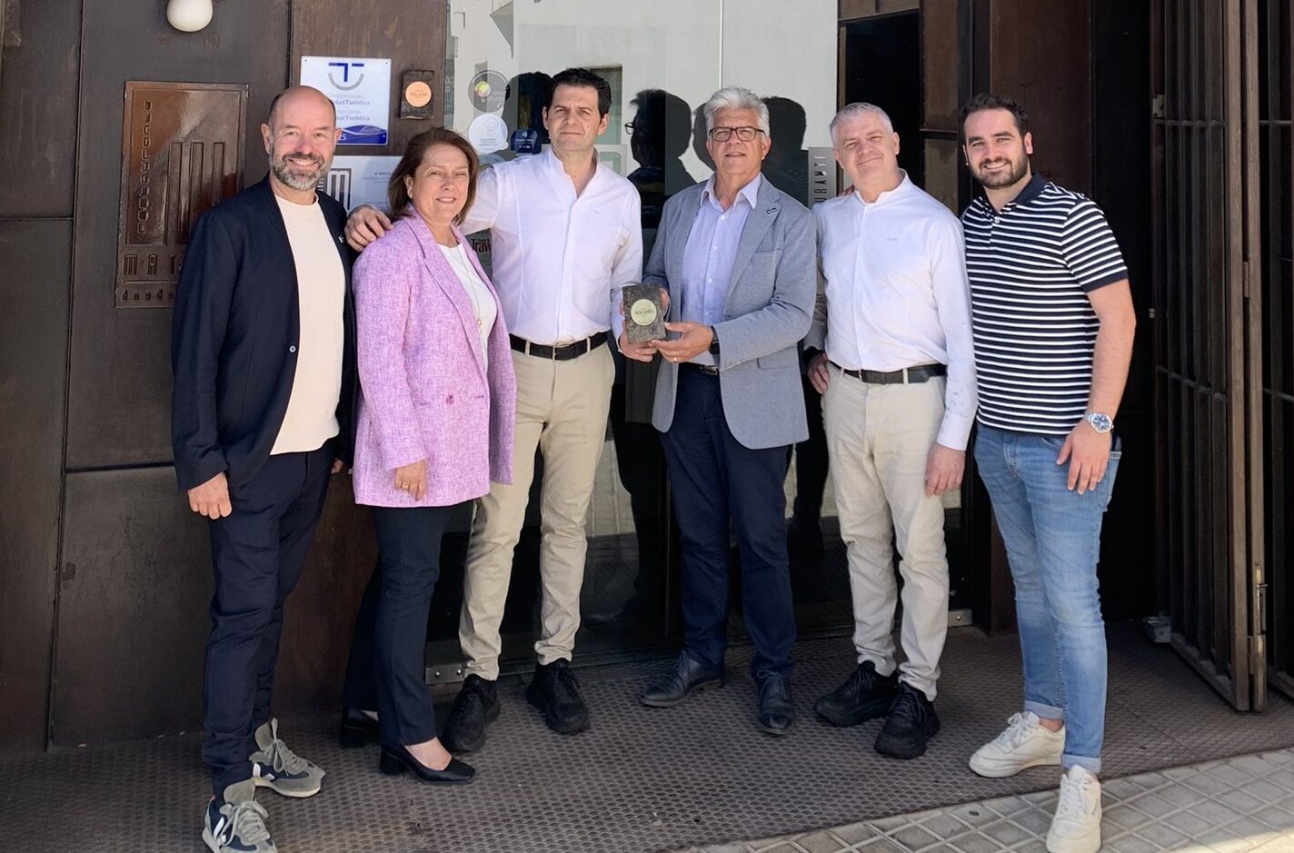 Restaurante Matola en Elche, primer galardonado con insignia del Consejo Regulador DOP Alicante 1 Restaurante Matola en Elche primer galardonado con insignia del Consejo