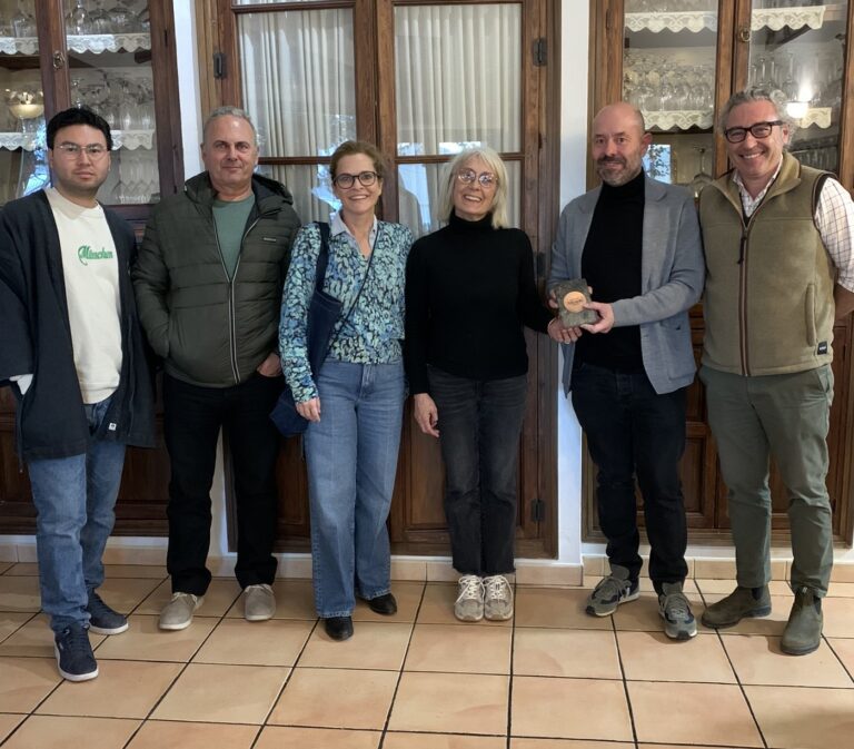 Restaurante Xiri de Monóvar recibe insignia a la hostelería por promoción de vinos 30 Restaurante Xiri de Monovar recibe insignia a la hosteleria por