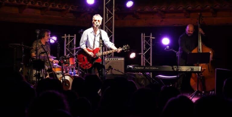 Ariel Rot deleita con su musica en evento Enofest de