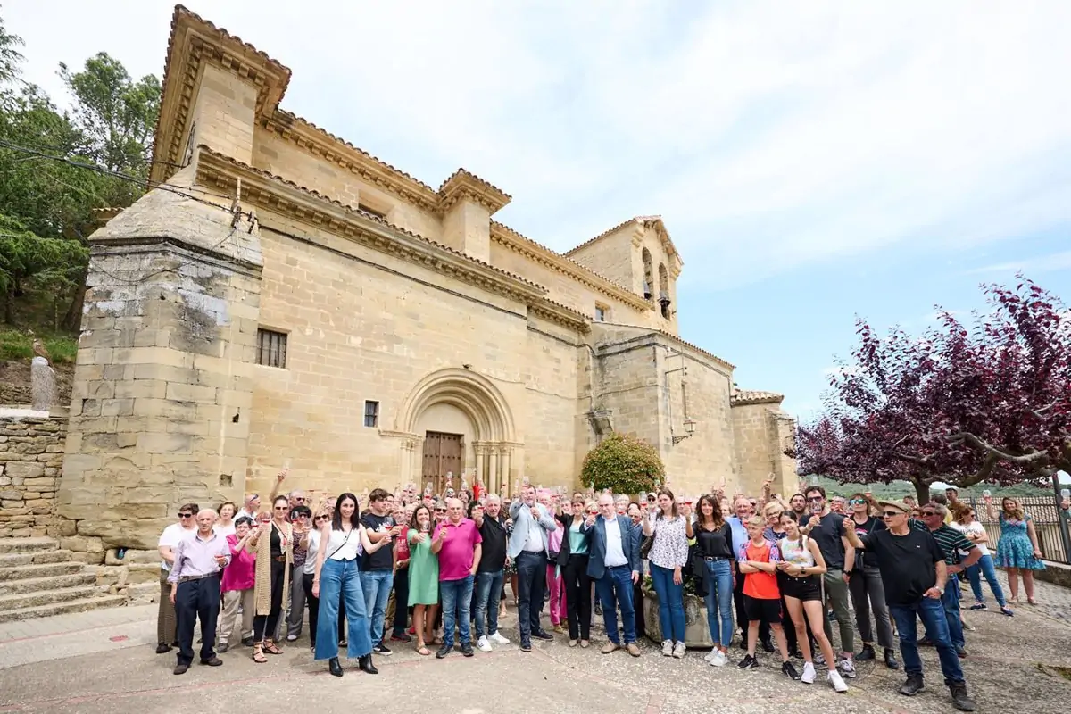 Brindis multitudinario: más de 150 personas celebran vinos Denominación de Origen 1 Brindis multitudinario: más de 150 personas celebran vinos Denominación de Origen