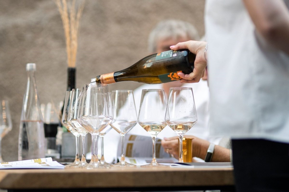 Agenda del vino degustacion de Muller Thurgau en Cembra Lisignago
