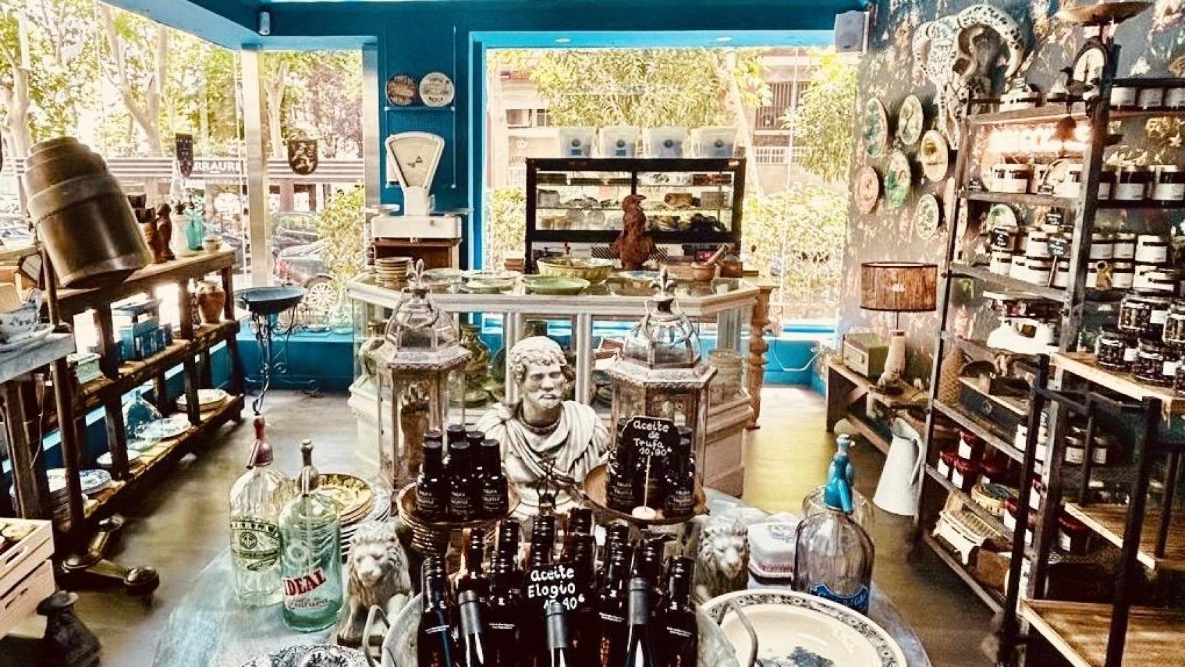 Descubre la galería de arte secreta en Madrid de un bodeguero que vende los vinos más exquisitos 1 Descubre la galeria de arte secreta en Madrid de un