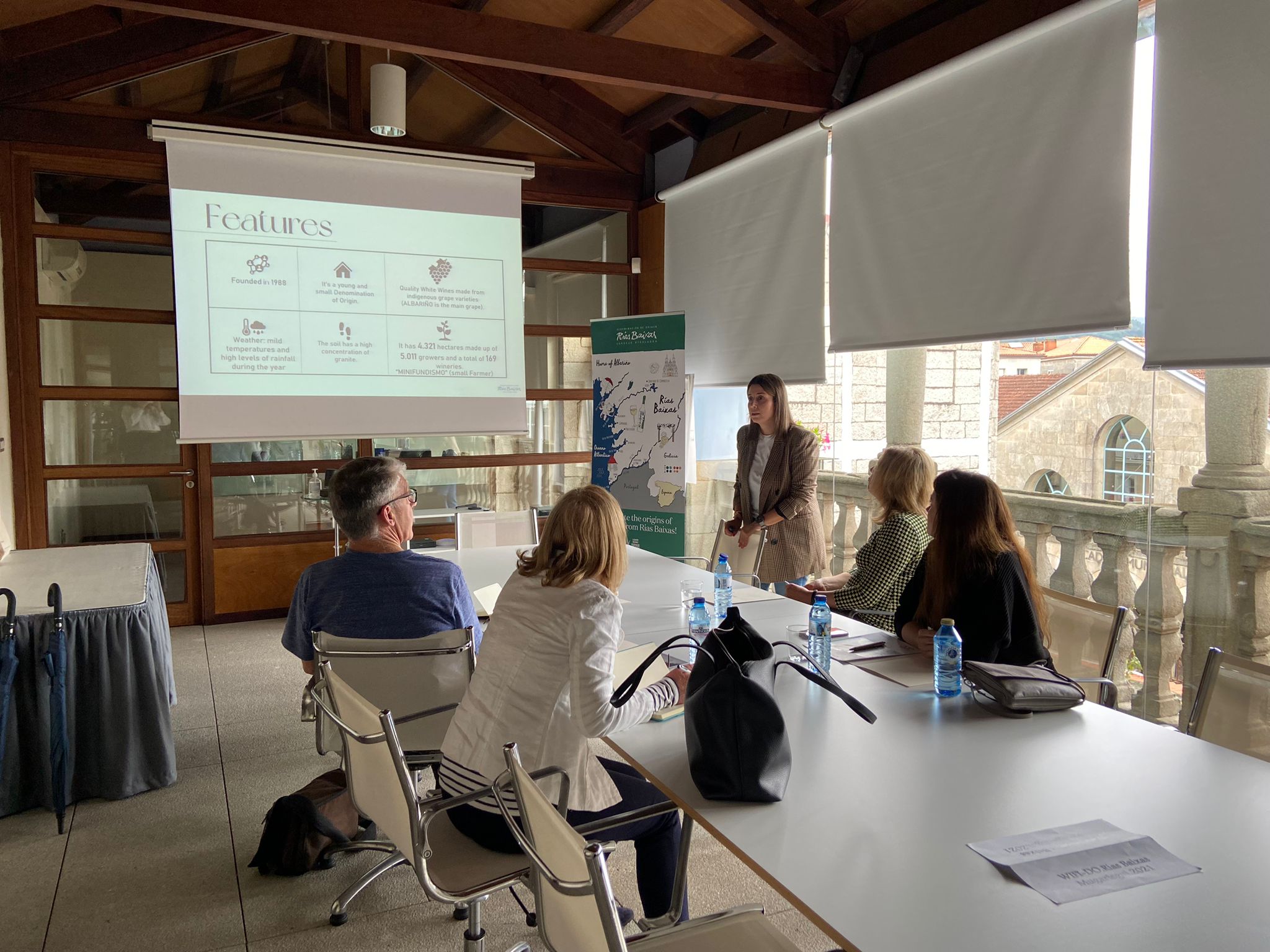 Profesionales del vino del Reino Unido exploran las bodegas de Rías Baixas 1 Profesionales del vino del Reino Unido exploran las bodegas de
