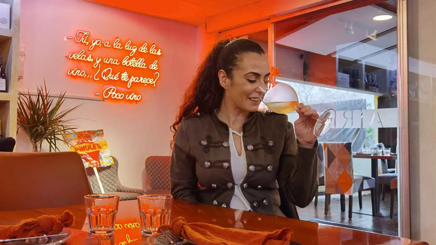 Restaurante en Playa de San Juan destaca por vinos selectos y una de las mejores sumilleres de España 1 Restaurante en Playa de San Juan destaca por vinos selectos y una de las mejores sumilleres de España