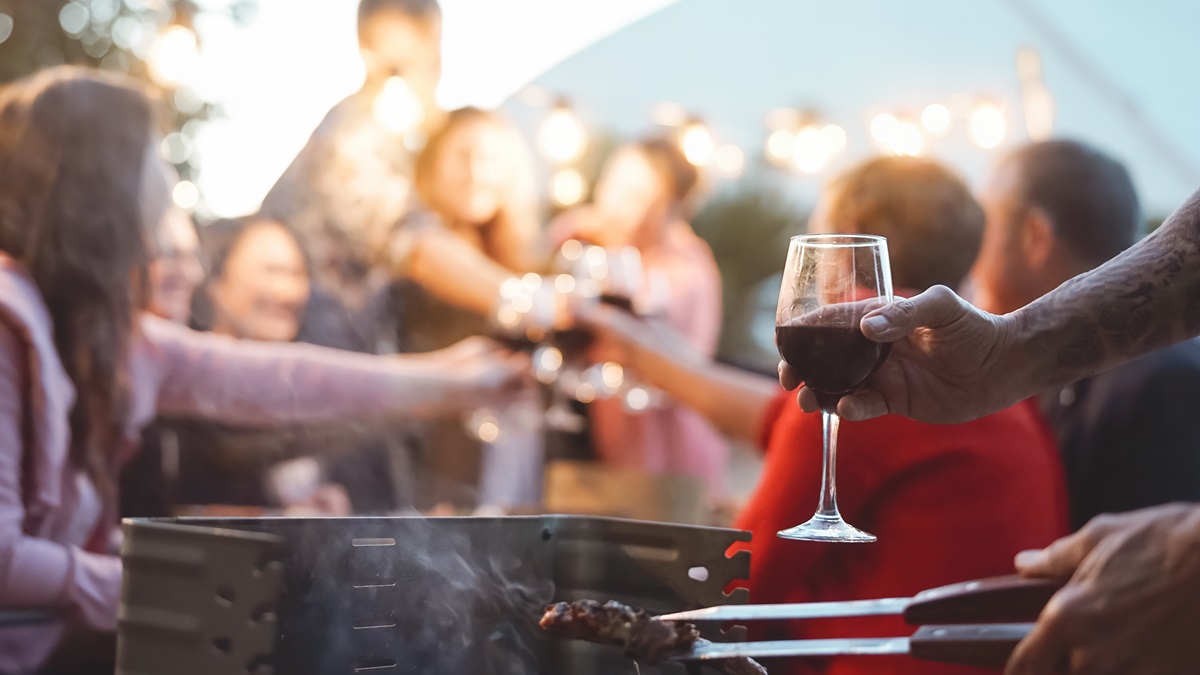 Consejos de vino para maridar con tu barbacoa, desde Beaujolais hasta Languedoc 1 Consejos de vino para maridar con tu barbacoa desde Beaujolais