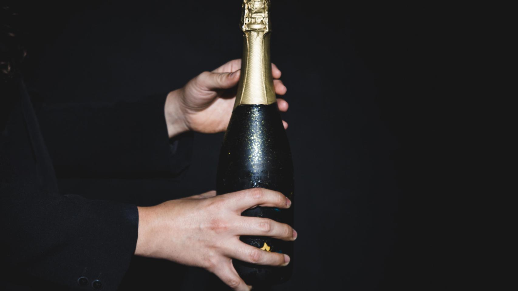 Descubre el asombroso costo de una botella de champán en discotecas de Marbella consumibles al instante 1 Descubre el asombroso costo de una botella de champan en