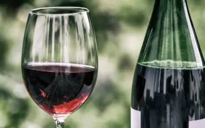 Venta de vino en Italia cae un 2,5% en primer semestre de 2024, spumantes suben