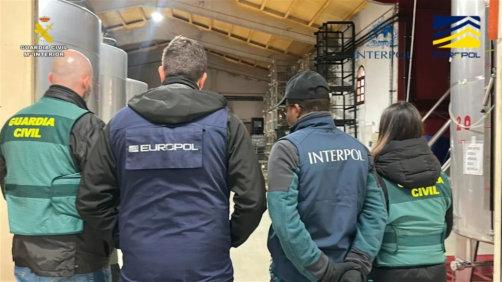 Golpe al fraude vitivinícola: desmantelan red criminal que falsificaba vinos de la DOCa Rioja en Asia 2 20250206 op epigrafe la rioja 02.jpg 523645142