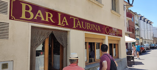 Bar La Taurina - Casa Leo: Sabores auténticos en el corazón de Navaluenga 2 AF1QipM0WYlNgSpm7jR 5AsNHJ41A63jEuA 0 m50mQg