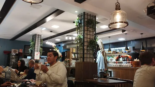 Misti Restaurant: Sabor auténtico en el corazón de Oviedo