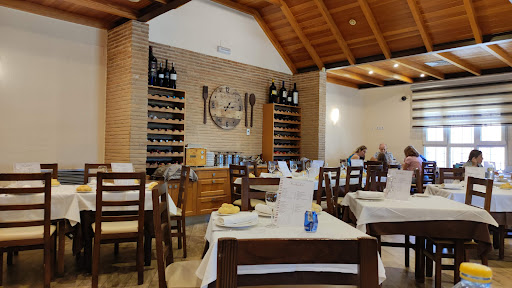 Restaurante Venta San Jose: Deliciosa comida asador en un rincón acogedor 33