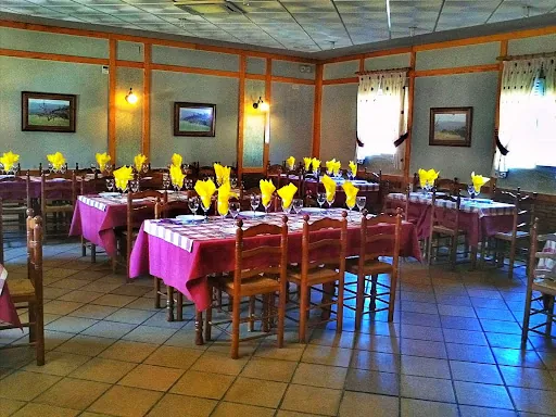 Bar El Puente: Un rincón acogedor en Espelúy lleno de migas deliciosas