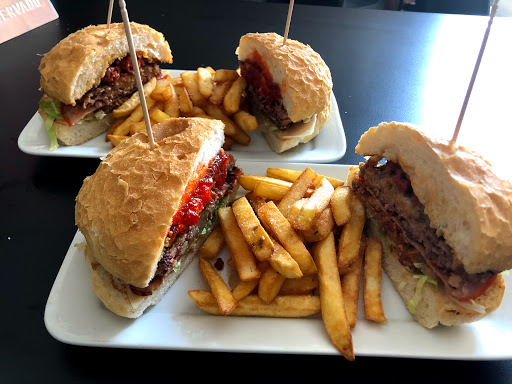 CornerBar: Disfruta del sabor local en el corazón de Ourense 1 AF1QipM6a7ZtEg23mP1mHa1GlT3v rO9uHbZHgASo6mR