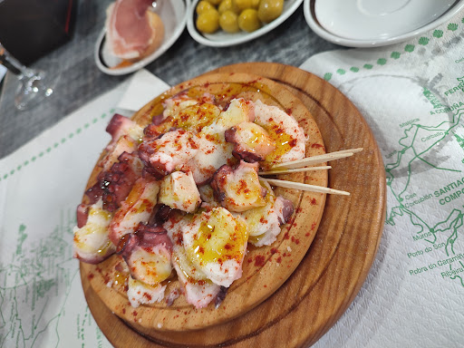 Café Bar Torremolinos: Un rincón acogedor en Ourense con sabor auténtico 1
