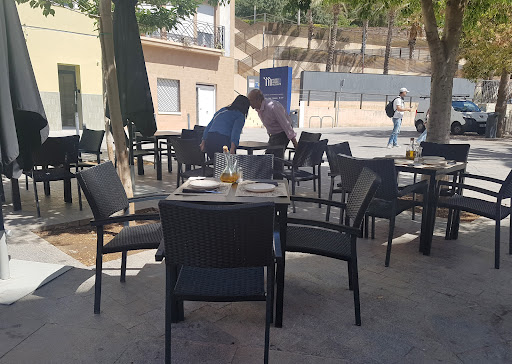 Restaurante El Pont: Sabores mediterráneos con vistas al castillo 1 AF1QipM7O8w1oL2OFQrTBOScJ8 NK07OV0HU51QuzOzy