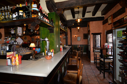 Taberna Rios: Sabores únicos y ambiente acogedor en Granada 52 AF1QipM8Ov1j 7I8co8OyAggk7K8vXGdMHCLyVcBjQ57