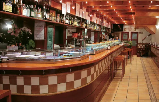 Casa Pancho: Tapas tradicionales y morcilla en el corazón de Burgos