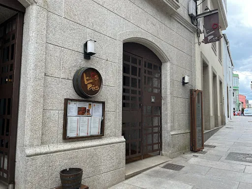 Os Pios: Un rincón acogedor en Vilalba con carnes irresistibles