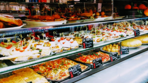 La Tapita: Sabores auténticos en el vibrante Mercado de Santa Catalina 10 AF1QipMBuNoBv72oujyueKc I88vPfFcJ4G9k5hTikmo