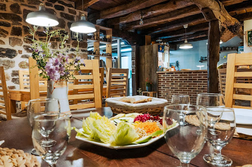 Restaurante Las Encinas: Sabor mediterráneo en un paraíso montañés 1