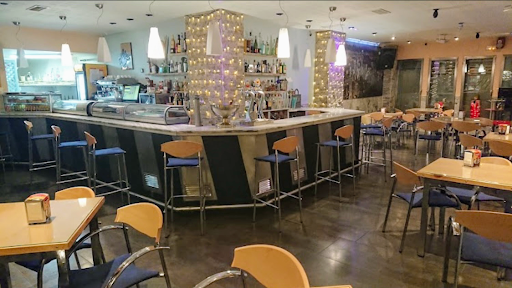 Bar Tragos: Disfruta de los mejores tragos en el corazón de Zamora 1 AF1QipMF1r3mcDJycf6cJP7u3 4E 5cS3Nejuhe7f hL