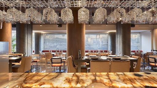 Restaurante Asador LHUMUS: Sabor auténtico en Roquetas de Mar 1 AF1QipMF7OIccU8184 6x8cJG yyDxAW6LNiy7m4 VVy