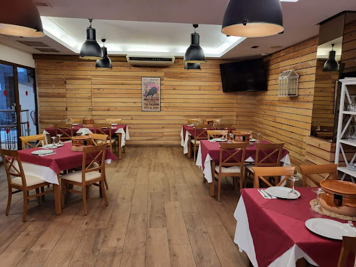 Restaurante El Rincón de Castre: Sabor auténtico en el corazón de León 39 AF1QipMGcTs1uOOy6Bw4ytU IPXrtJCgVIePM13Zan37